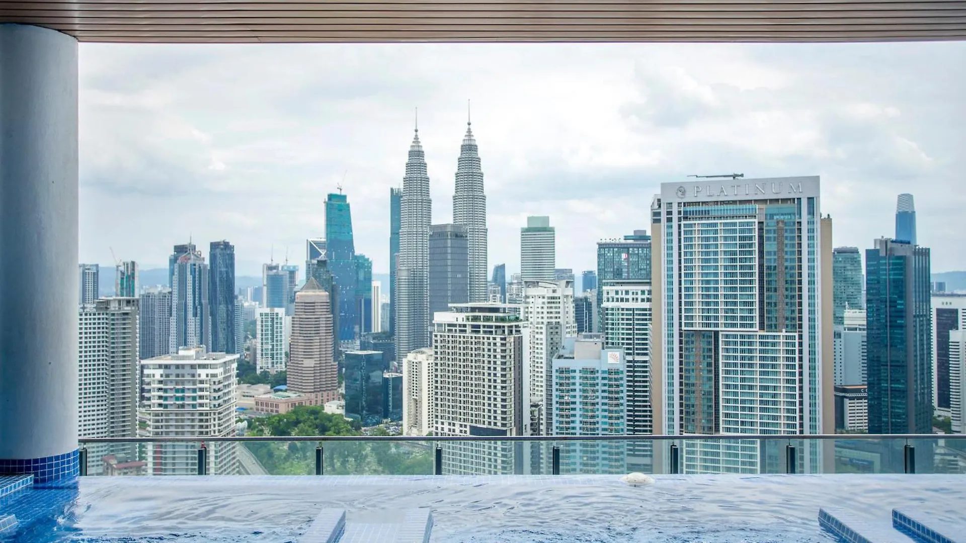 The Colony & Luxe Kuala Lumpur With Skypool By Cobnb